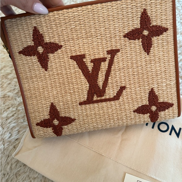 Louis Vuitton raffia clutch - Picture 8 of 9